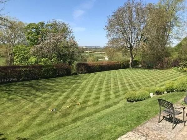 Charlbury Lawn