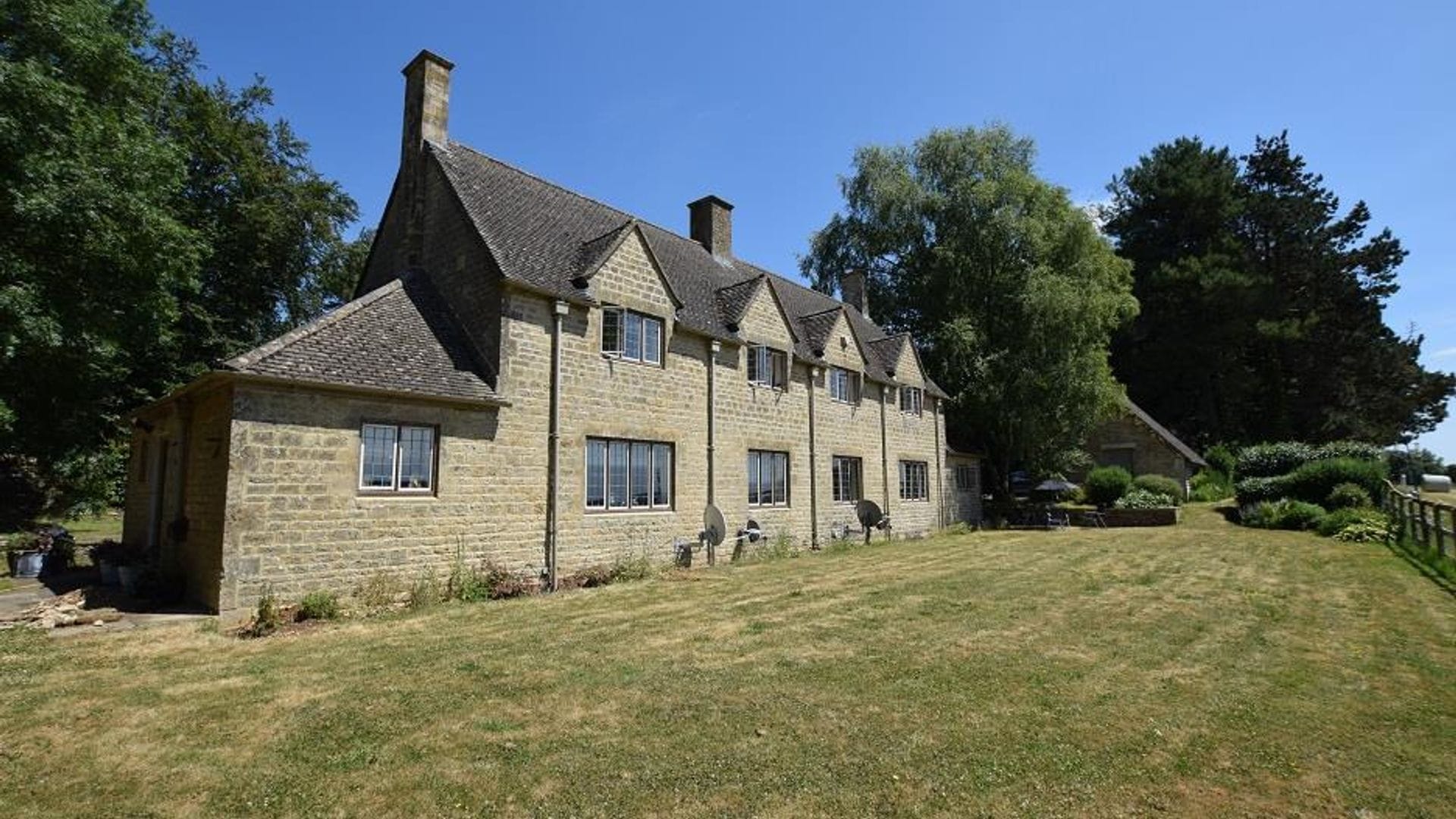 1 Bourton Far Hill Cottage - Main
