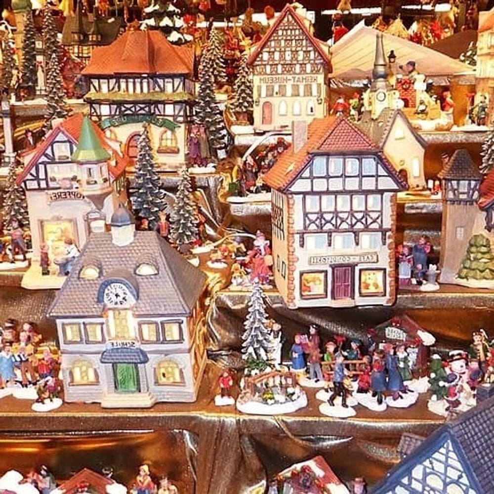 Image for article: Cotswold Christmas Markets & Advent Services 2023