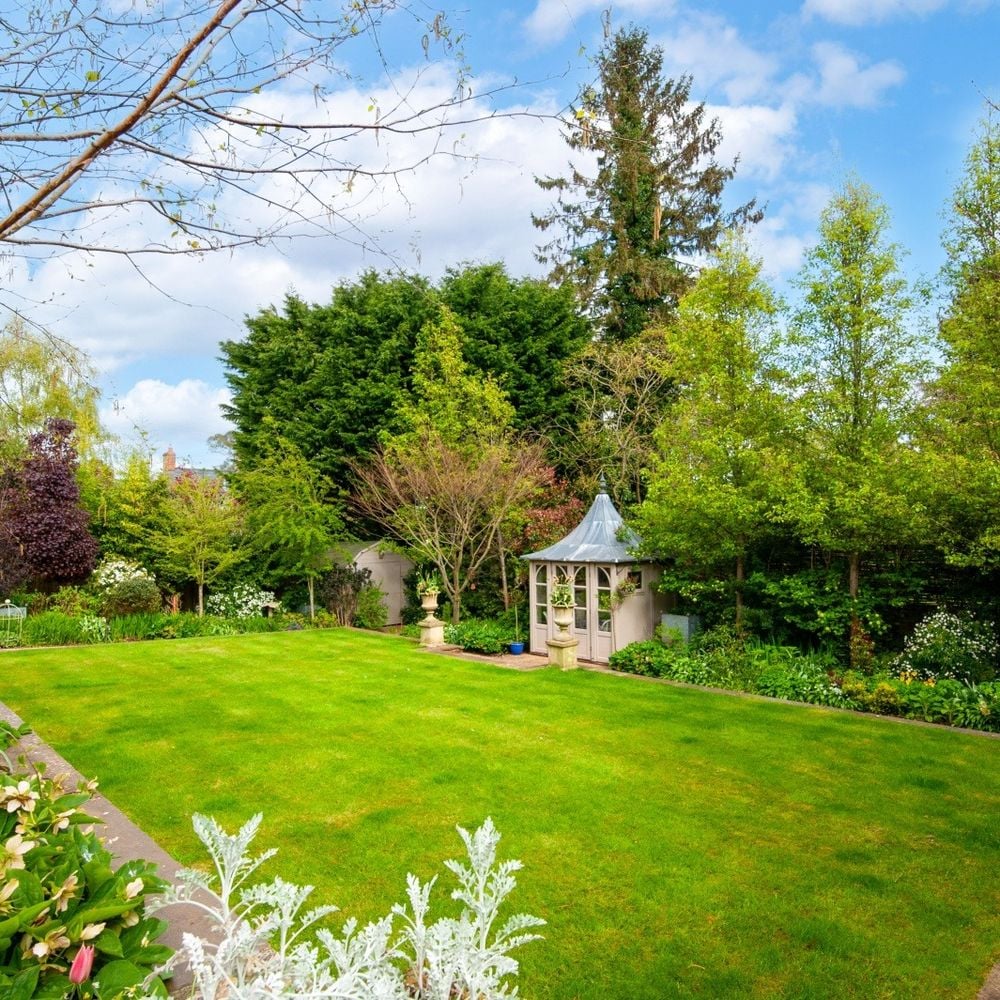 Image for article: Glorious Gloucestershire Gardens - Realise your Chelsea Flower Show Dreams