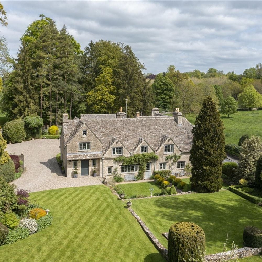 Image for article: The Cotswolds Residential Market - Synopsis of 2023 & looking forward to spring 2024